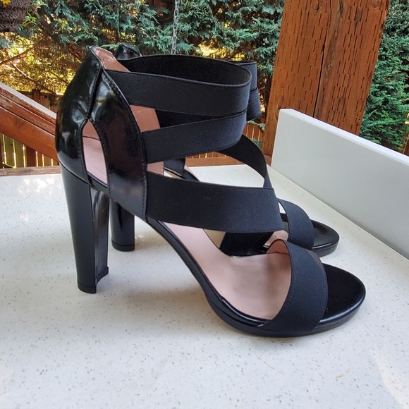 Stuart Weitzman Sandals Women 9 black stretchy Strappy Sandals. - Picture 1 of 13